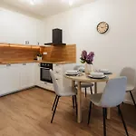 Bory Retreat With Balcony And Parking Space * ברטיסלאבה