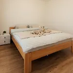 Bory Retreat With Balcony And Parking Space דירה