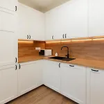 Bory Retreat With Balcony And Parking Space דירה *