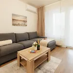 Bory Retreat With Balcony And Parking Space ברטיסלאבה