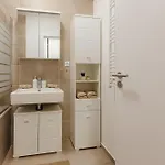 Bory Retreat With Balcony And Parking Space דירה