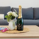 דירה Bory Retreat With Balcony And Parking Space ברטיסלאבה