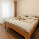 Bory Retreat With Balcony And Parking Space דירה