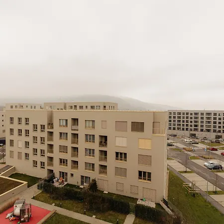 Bory Retreat With Balcony And Parking Space アパート *