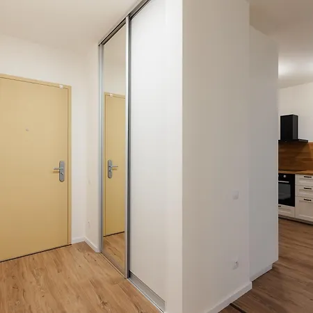 アパート Bory Retreat With Balcony And Parking Space ブラチスラヴァ