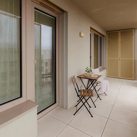 Bory Retreat With Balcony And Parking Space דירה