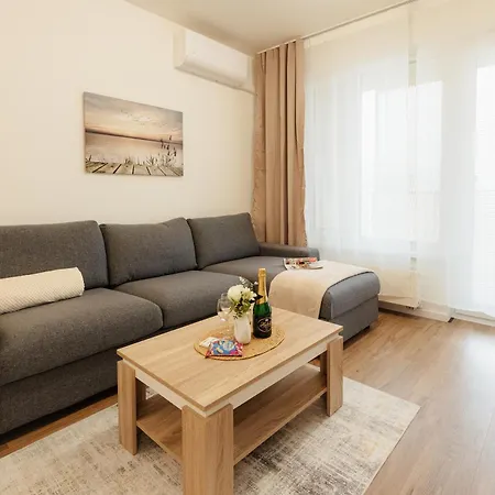 Bory Retreat With Balcony And Parking Space Братислава