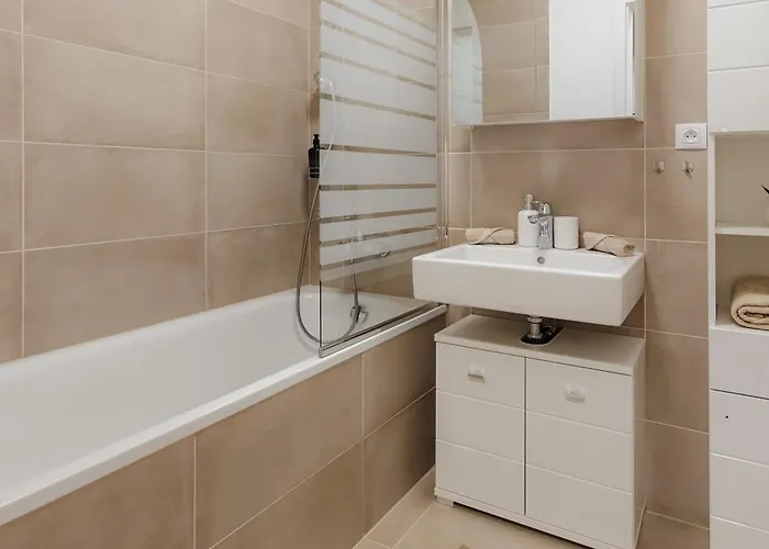 Bory Retreat With Balcony And Parking Space Apartmán