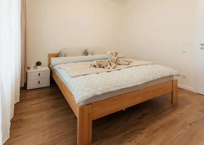 Bory Retreat With Balcony And Parking Space アパート