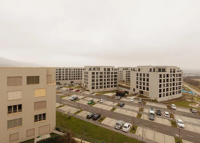 Bory Retreat With Balcony And Parking Space アパート