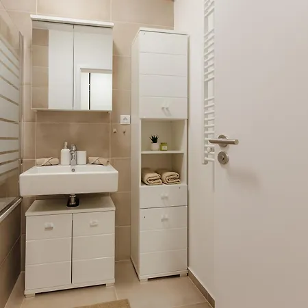 Bory Retreat With Balcony And Parking Space شقة