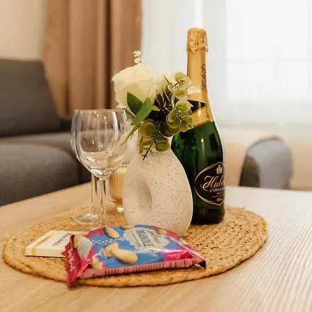 Bory Retreat With Balcony And Parking Space براتسيلافا