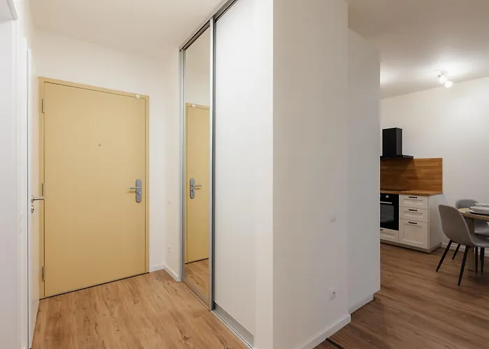 Διαμέρισμα Bory Retreat With Balcony And Parking Space Μπρατισλάβα