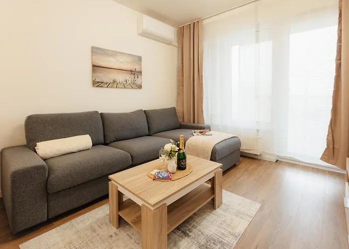 Bory Retreat With Balcony And Parking Space براتسيلافا