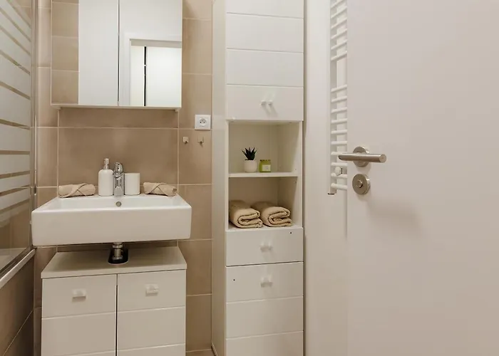 Bory Retreat With Balcony And Parking Space شقة